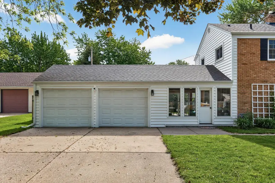 9548 Knox Avenue N, Brooklyn Park, MN 55444 - #2