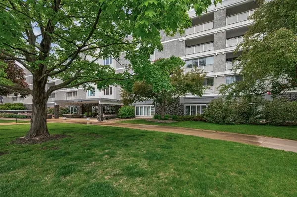 6450 York Avenue S #414, Edina, MN 55435