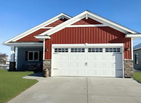 801 Golden Way Nw, Isanti, MN 55040