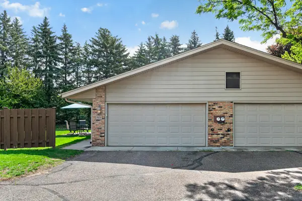 9601 Lonsdale Circle, Hopkins, MN 55305