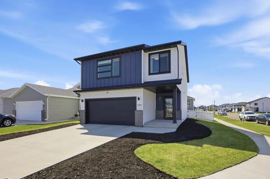 1588 67th Avenue S, Fargo, ND 58104 - #2
