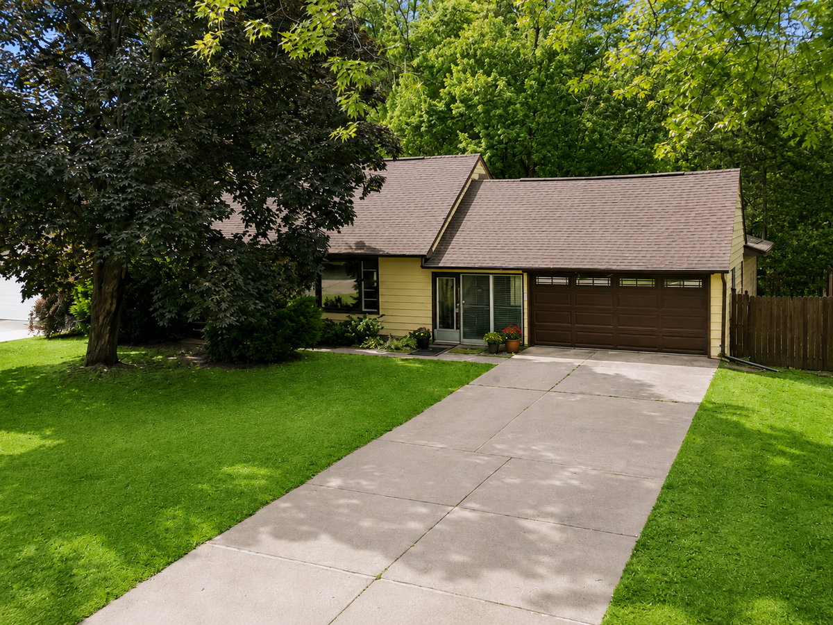 988 Sherren Street W, Roseville, MN 55113 - #1