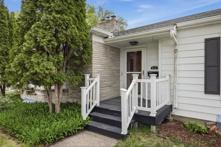 615 10th Avenue S, Fargo, ND 58103 - #3