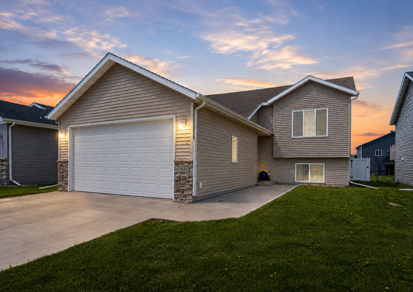 3831 32nd Street S, Moorhead, MN 56560