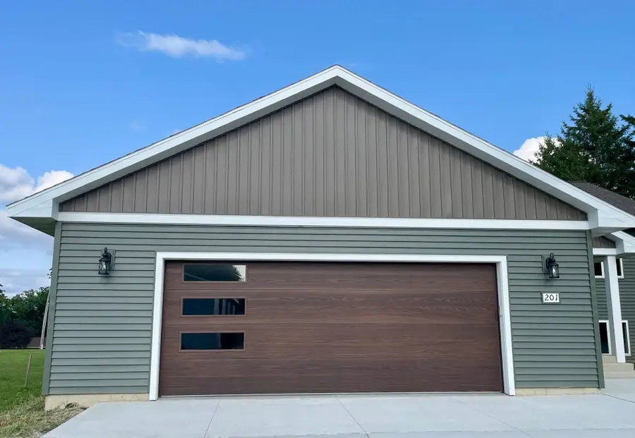 201 25th Street Sw, Austin, MN 55912 - #2