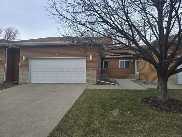 3323 W Prairiewood Drive S, Fargo, ND 58103