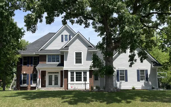 8940 Highview Lane, Woodbury, MN 55125
