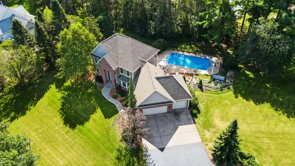 323 Saint Annes Parkway, Hudson, WI 54016