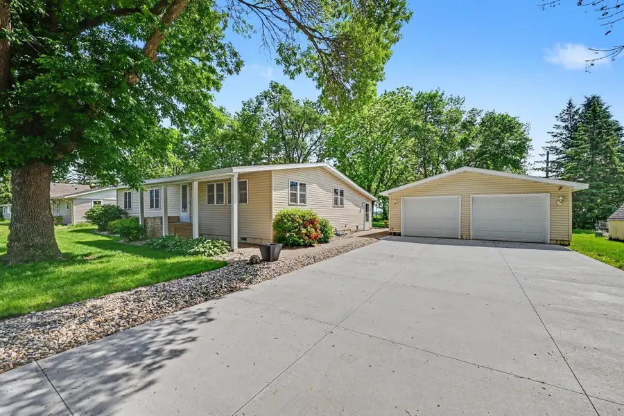 321 N State Avenue, Le Center, MN 56057 - #2