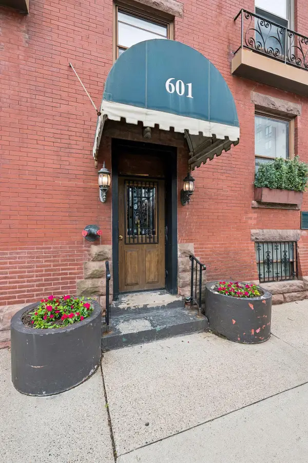 601 S 9th Street #1, Minneapolis, MN 55404