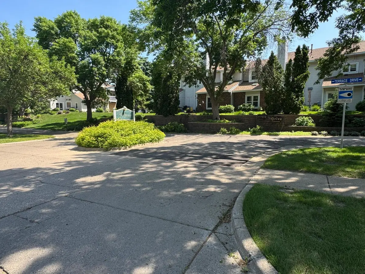 5304 Highpointe Terrace, Bloomington, MN 55437 - #1