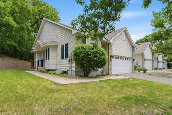 815 Wescott Square, Eagan, MN 55123