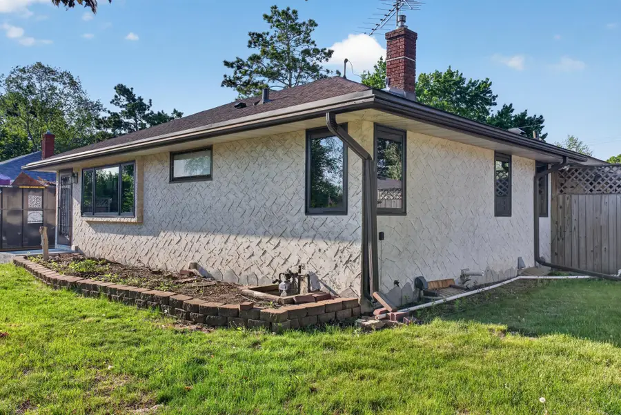 1502 Sherren Avenue E, Maplewood, MN 55109 - #2