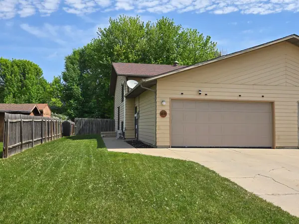 1631 31st Avenue S, Fargo, ND 58103