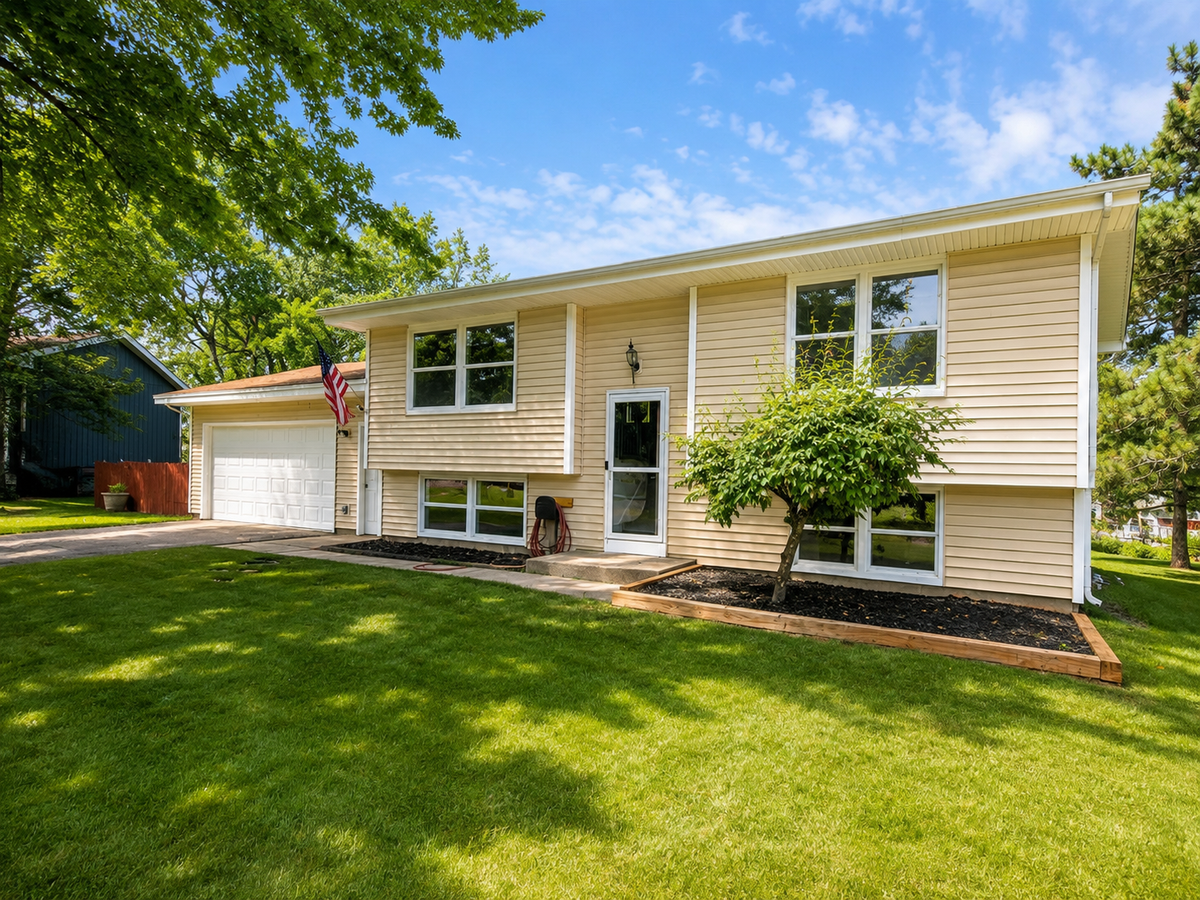 4653 152nd Court, Apple Valley, MN 55124 - #1