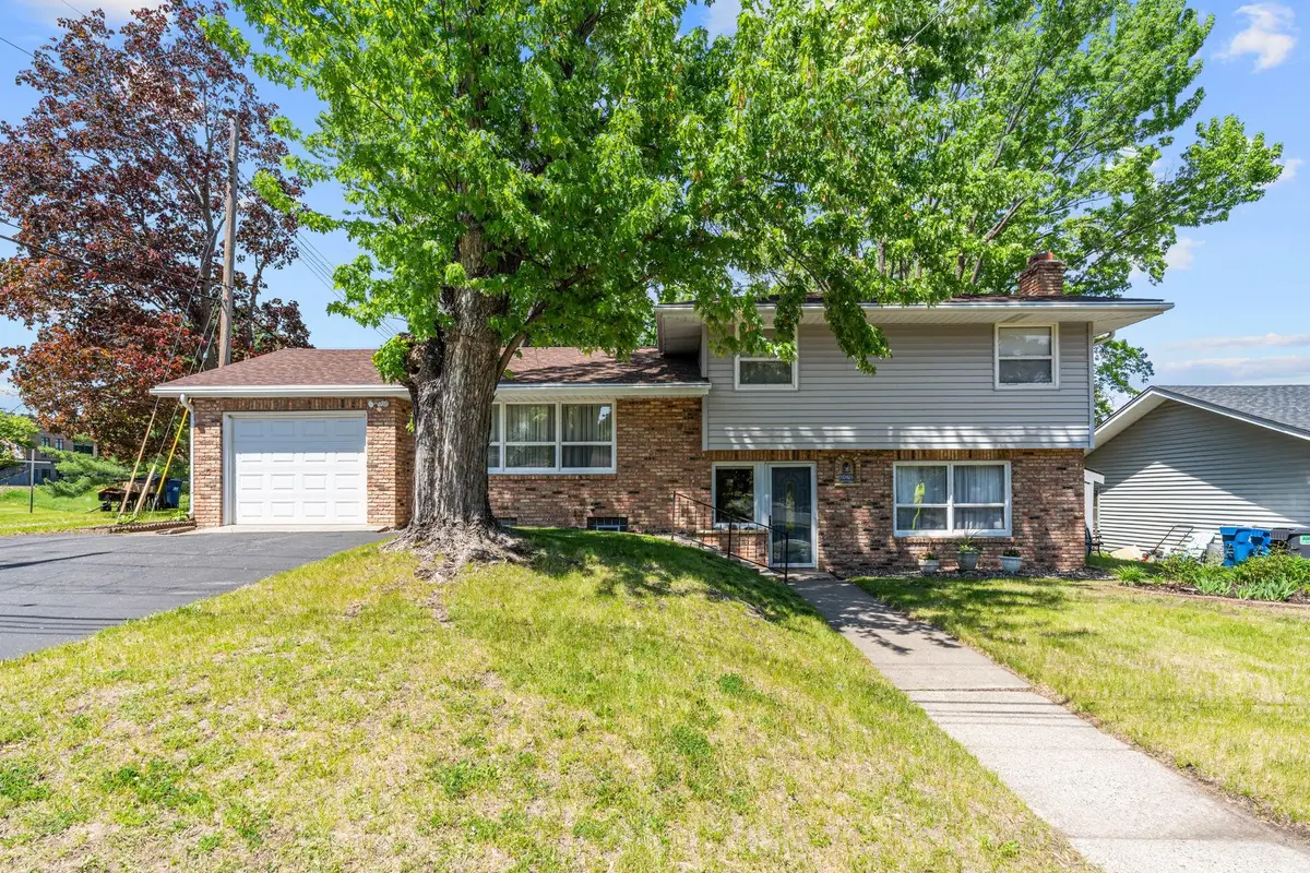 1870 7th Street Nw, New Brighton, MN 55112 - #1