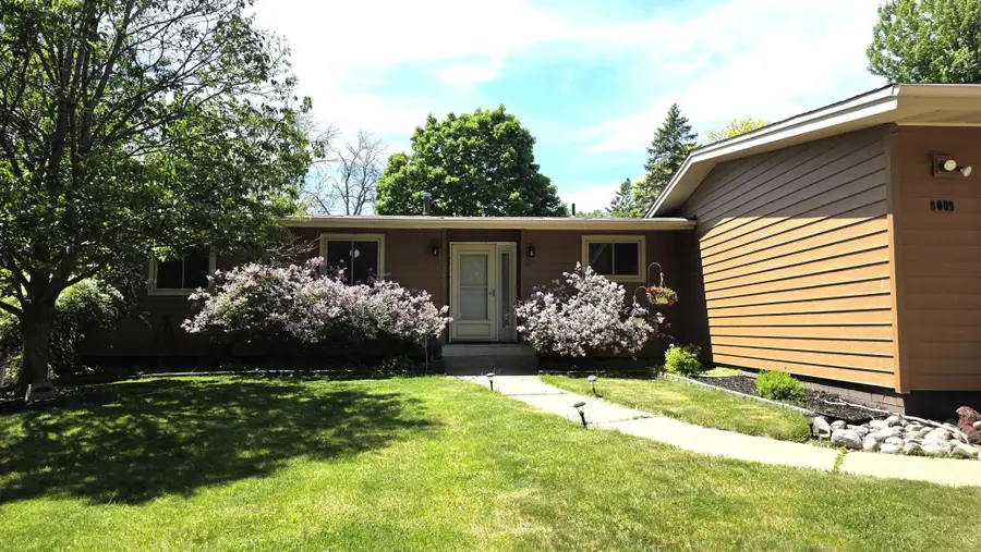 8009 Edgewood Avenue N, Brooklyn Park, MN 55445 - #3