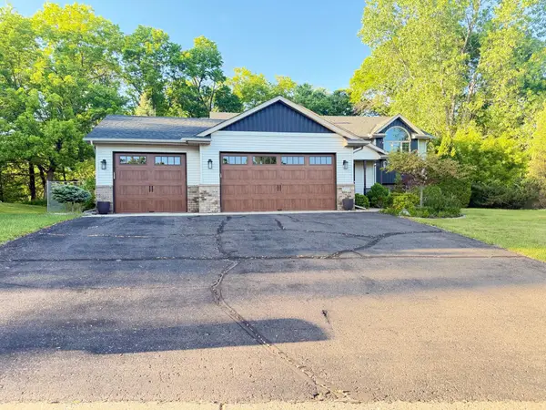 2533 Montana Avenue E, Maplewood, MN 55119