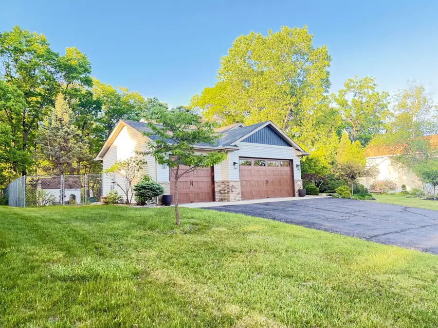 2533 Montana Avenue E, Maplewood, MN 55119 - #3