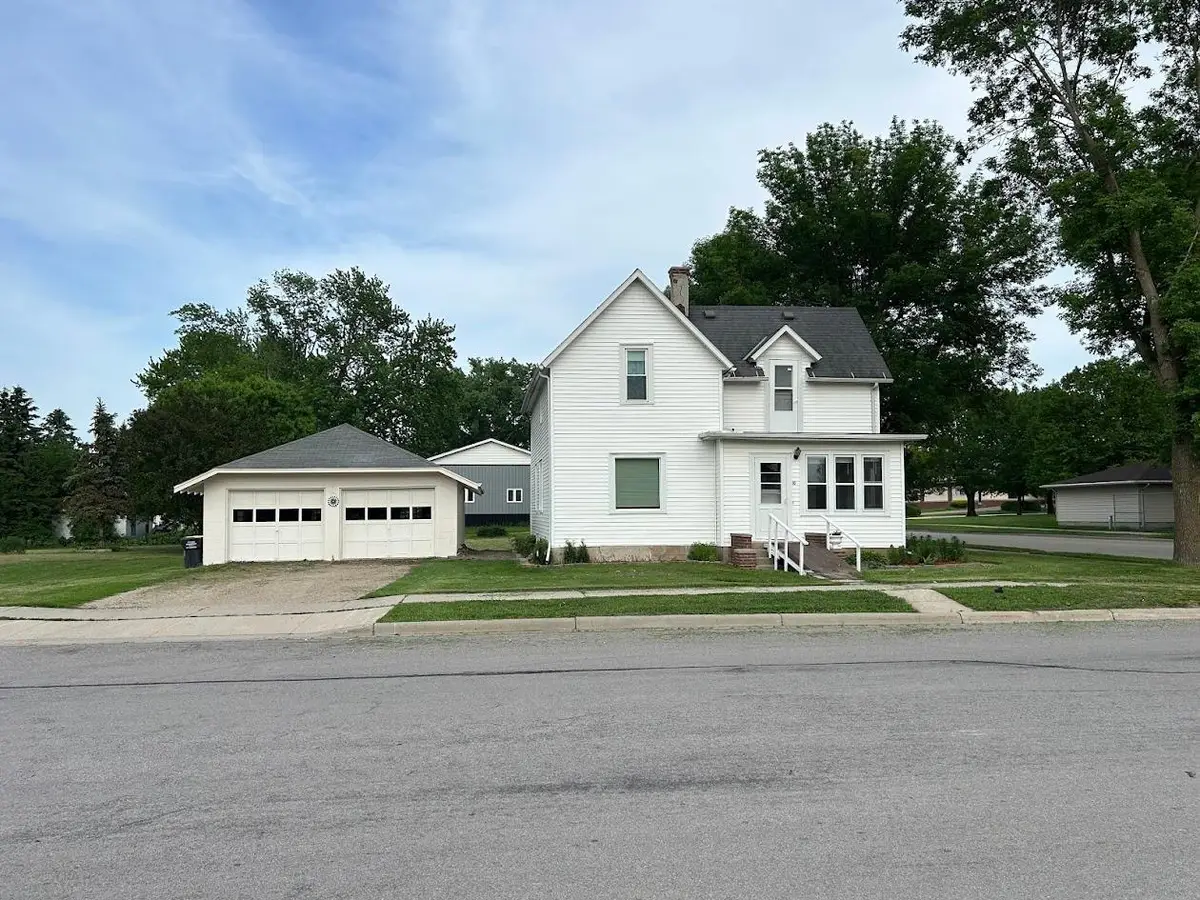 10 Park Street N, Fairfax, MN 55332 - #1