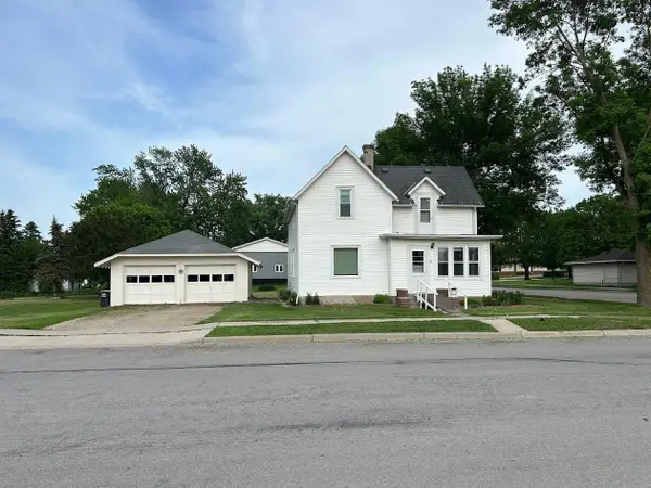 10 Park Street N, Fairfax, MN 55332