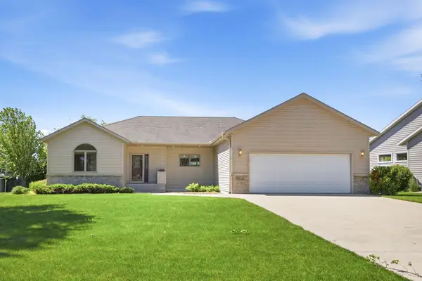 1404 Heritage Avenue Nw, Hutchinson, MN 55350