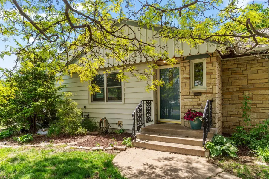 987 Chippewa Avenue, Mendota Heights, MN 55118 - #2