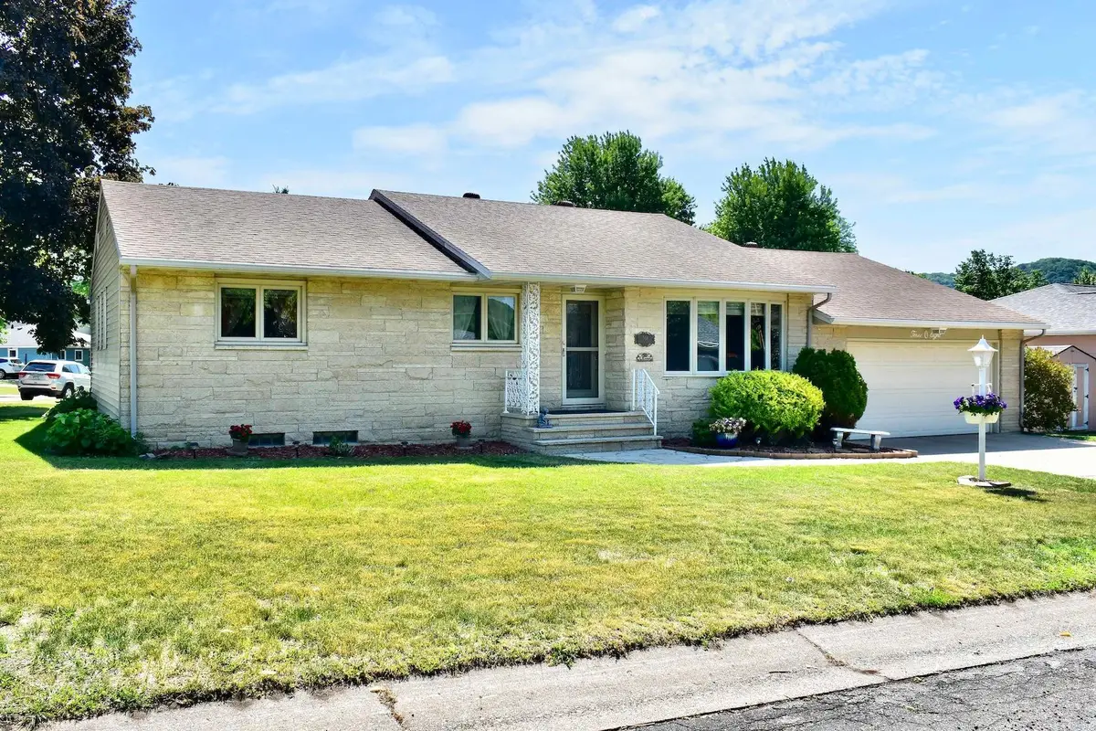 308 Emherst Street, Winona, MN 55987 - #1