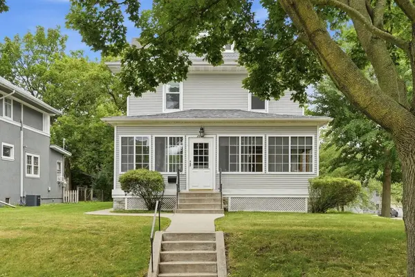 2016 Laurel Avenue, Saint Paul, MN 55104