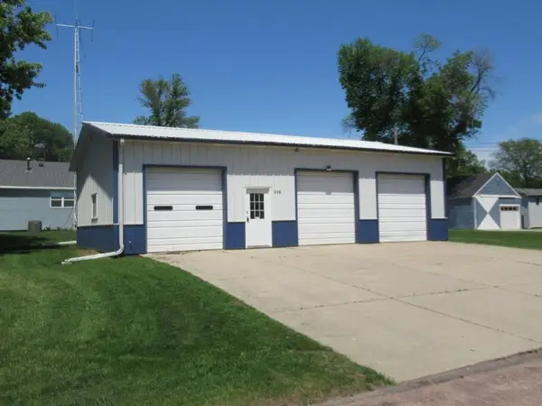 129 S Summit Avenue, Hills, MN 56138