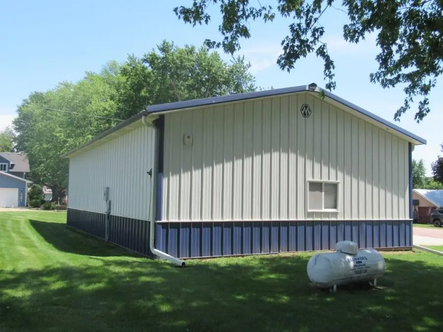 129 S Summit Avenue, Hills, MN 56138 - #3