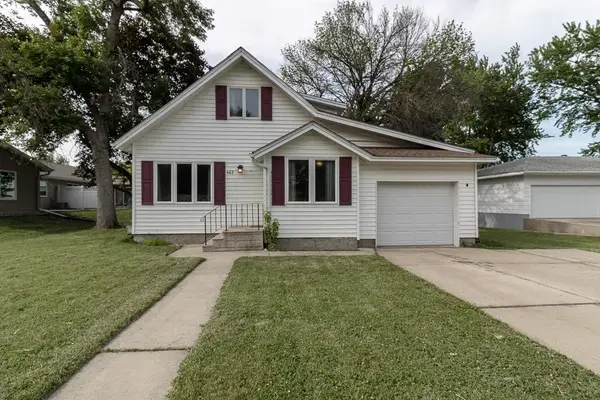 462 E Washington Street, Le Center, MN 56057