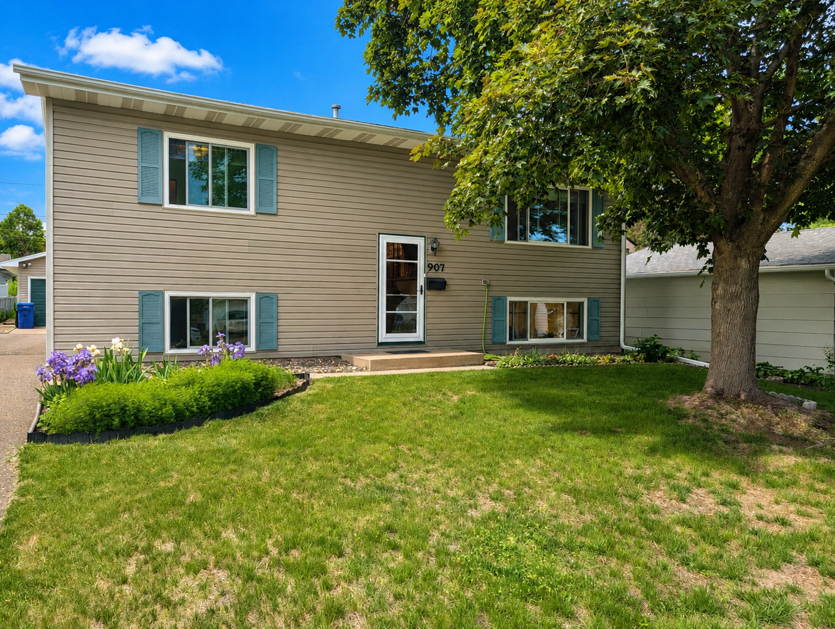 907 California Avenue W, Saint Paul, MN 55117 - #1
