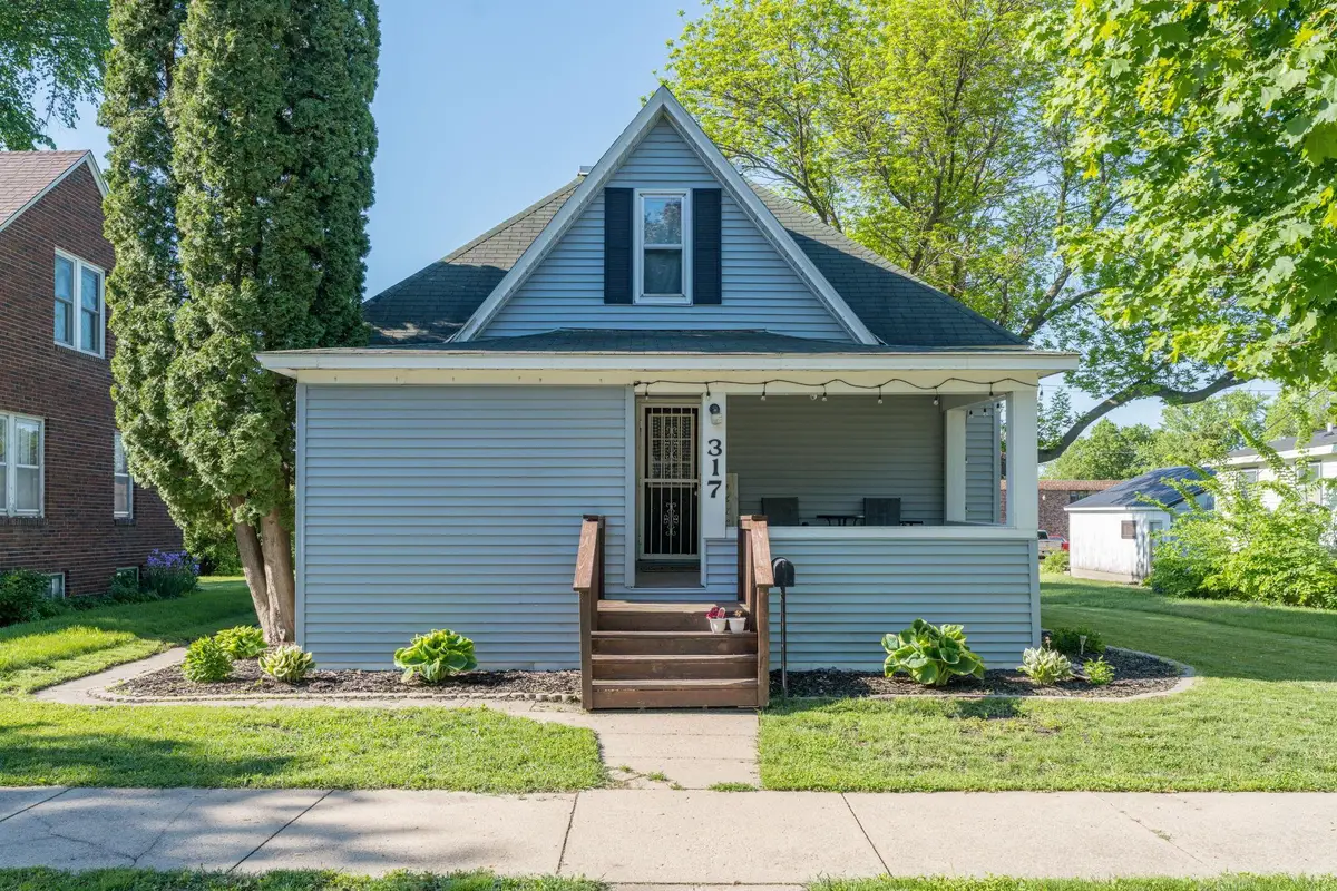 317 Walnut Street Sw, Sleepy Eye, MN 56085 - #1