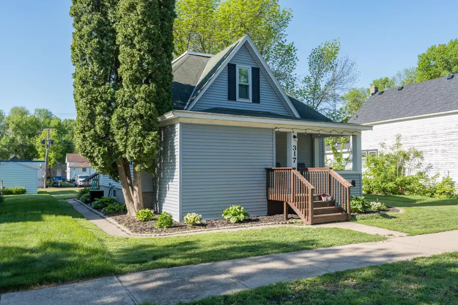 317 Walnut Street Sw, Sleepy Eye, MN 56085 - #2