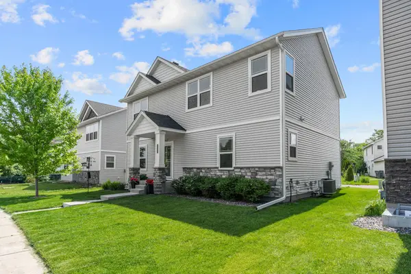 3006 Hemingway Drive, Chaska, MN 55318