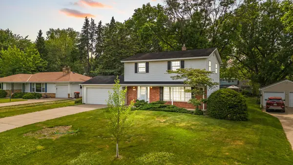 2195 Burr Street N, Maplewood, MN 55117