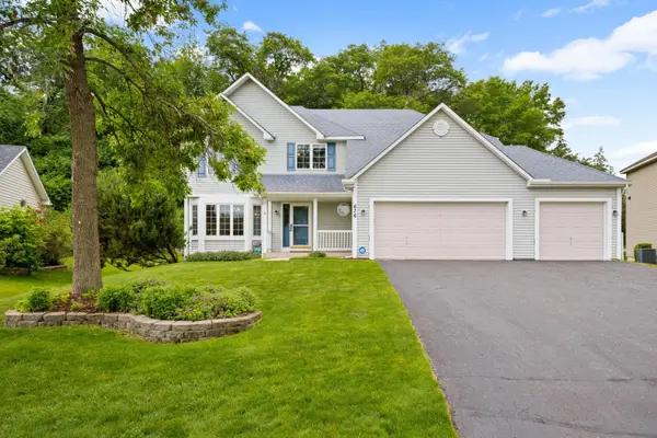 676 Falcon Ridge Road, Woodbury, MN 55125