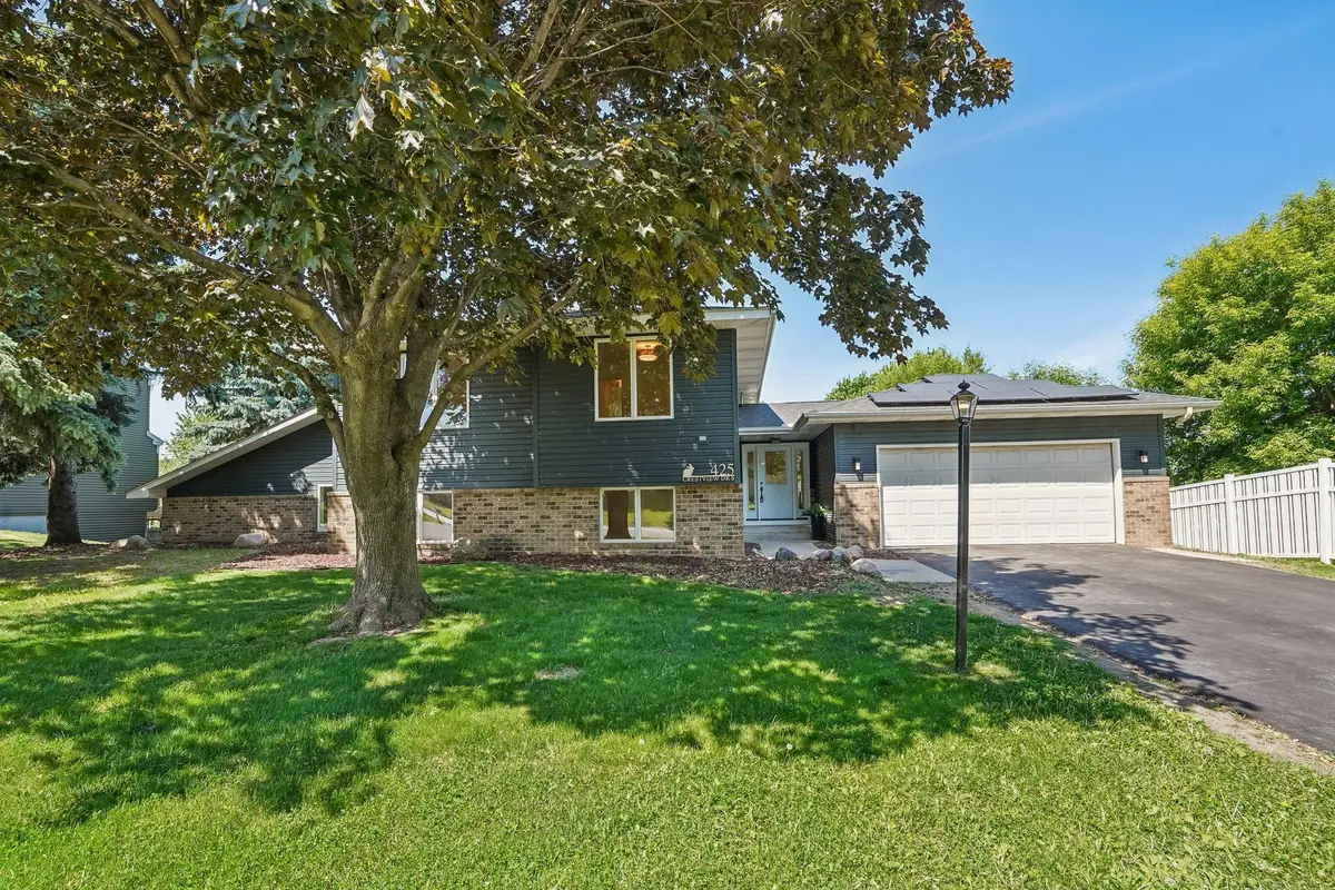 425 Crestview Drive S, Maplewood, MN 55119 - #1