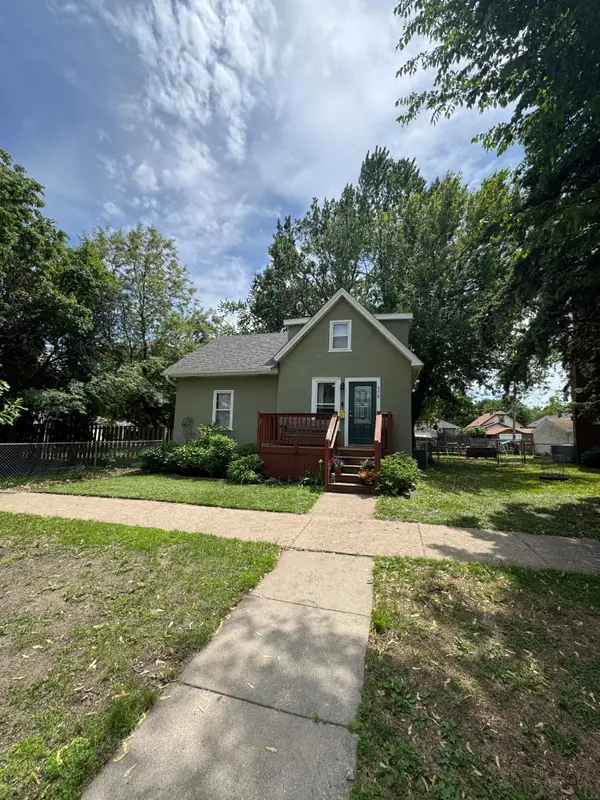 878 Monroe Court, Saint Paul, MN 55102