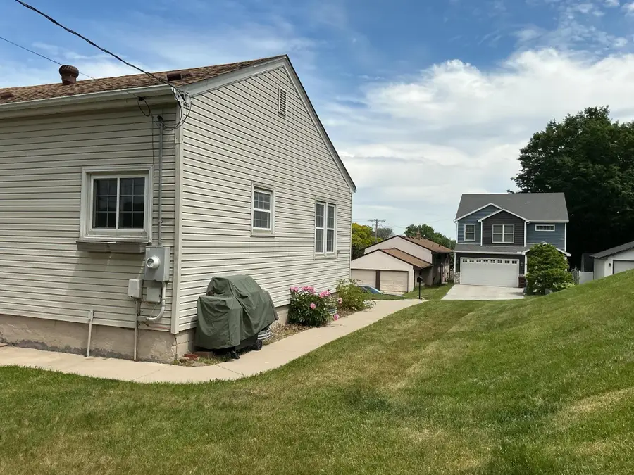 202 19th Avenue S, South Saint Paul, MN 55075 - #3