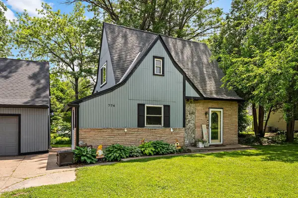774 Roselawn Avenue E, Maplewood, MN 55117