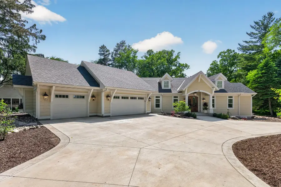 94 Neptune Street, Mahtomedi, MN 55115 - #2