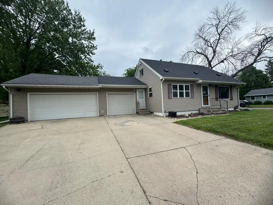 955 S 3rd Avenue, Albert Lea, MN 56007 - #3