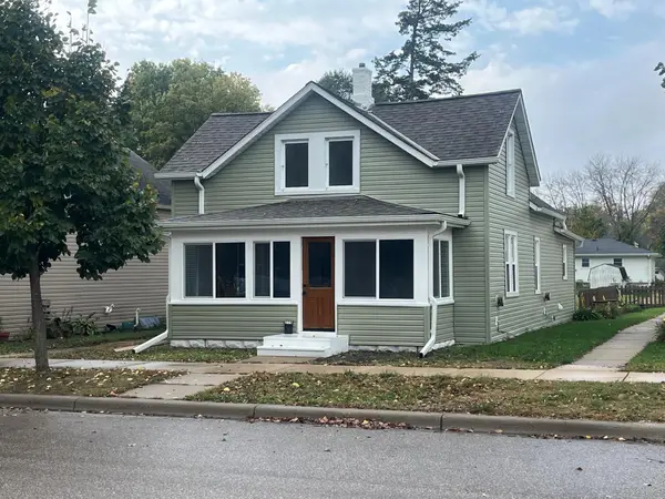 215 N Maple Street, Chaska, MN 55318