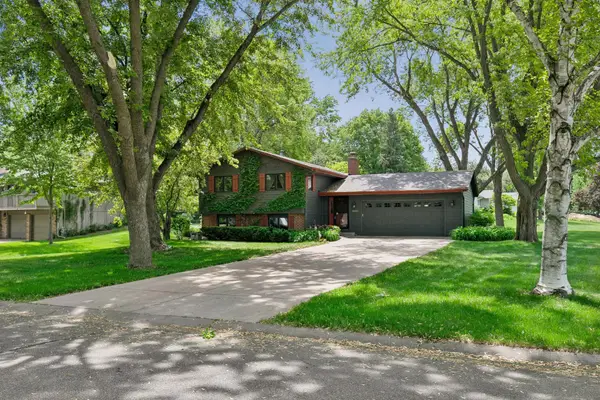 18025 33rd Avenue N, Plymouth, MN 55447