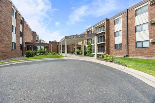 4 Pine Tree Drive #212, Arden Hills, MN 55112