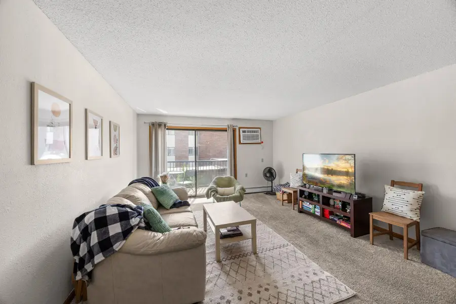4 Pine Tree Drive #212, Arden Hills, MN 55112 - #3