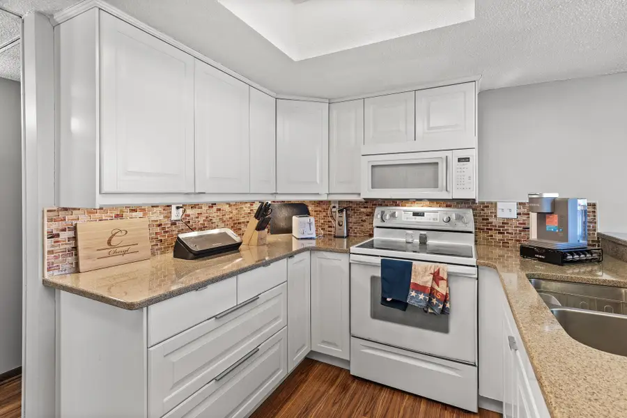 6085 Lincoln Drive #122, Minneapolis, MN 55436 - #3
