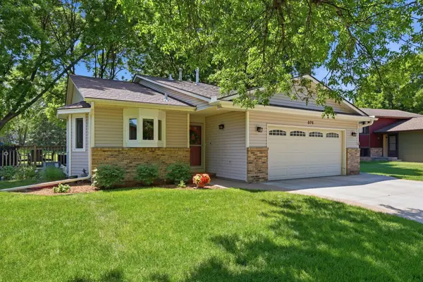 876 Curry Trail, Eagan, MN 55123